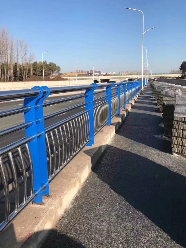 201不銹鋼復(fù)合管護(hù)欄