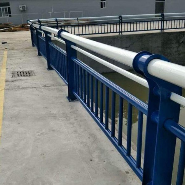 橋梁鋼護欄